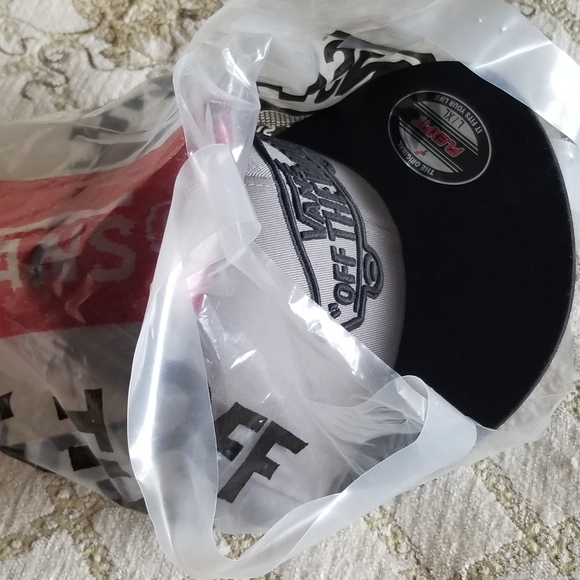 Vans Off The Wall NWT Hat Cap - Picture 4 of 5